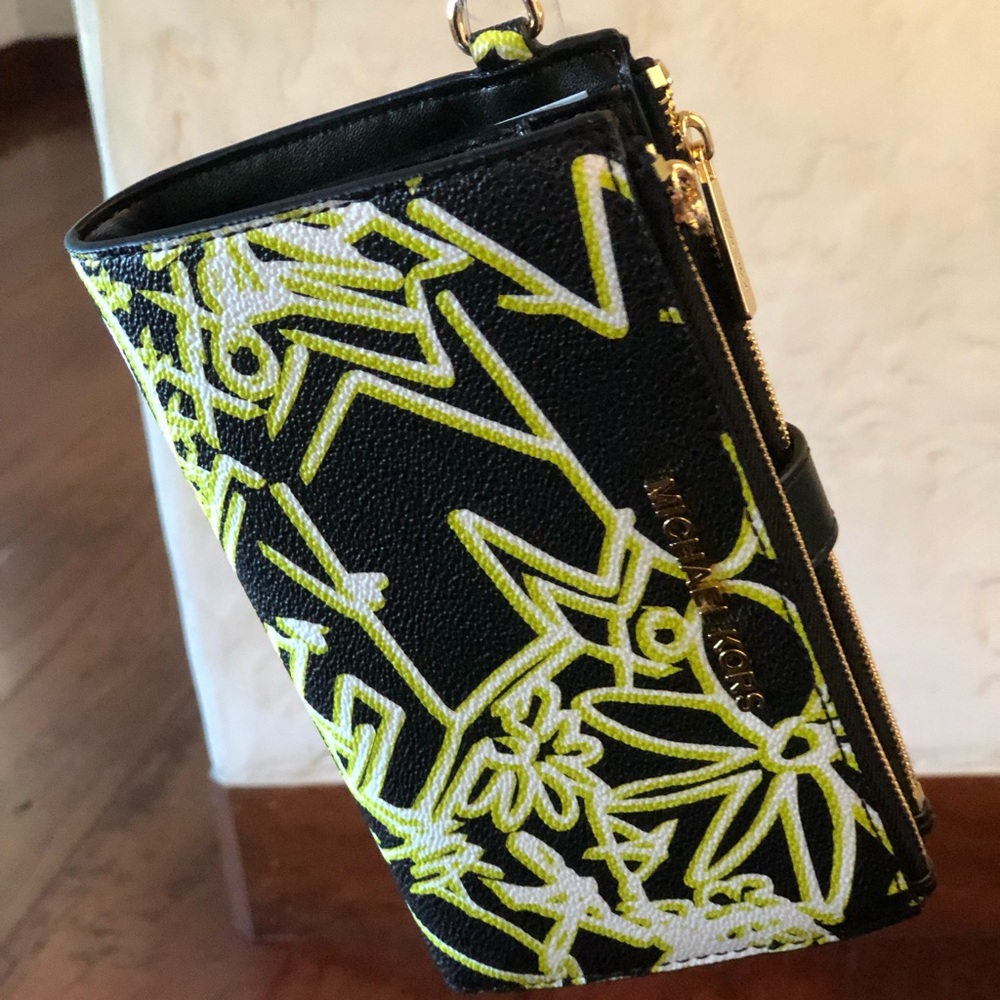 NWT Michael Kors jet set smartphone wristlet - Picture 8 of 8